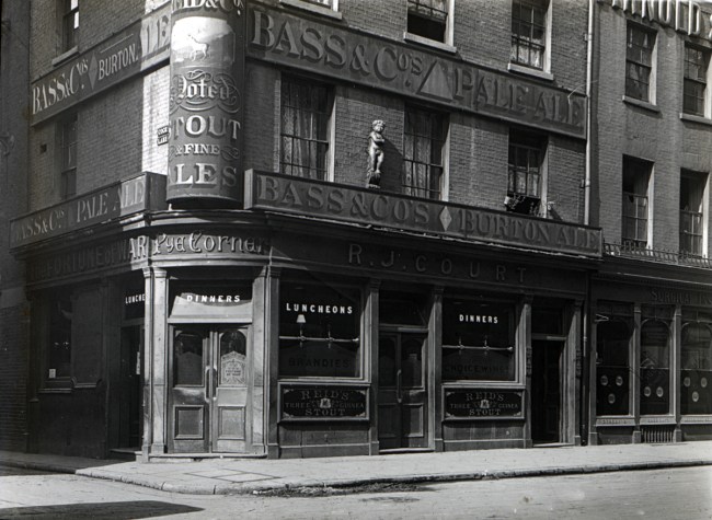 The Fortune of War Public House at the corner of Cock Lane and Guiltspur Street prior to it demolition in 1910 - Note the position of the Golden Boy of Pye Corner statue in its upper wall